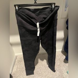 Size 12 Lululemon ankle legging